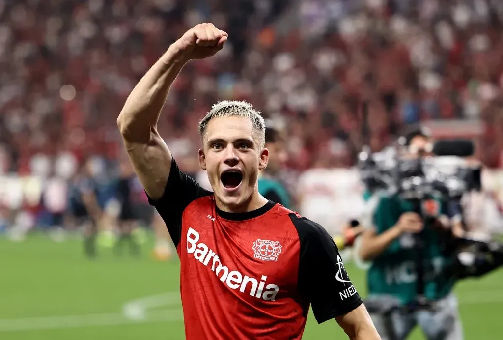 Wirtz em campo pelo Leverkusen (Photo by Christof Koepsel/Getty Images)