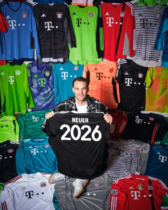 Neuer renovó contrato y continuará en Bayern Munich.