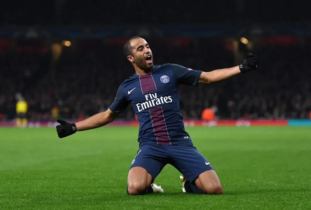 Lucas Moura nos tempos de PSG celebrando gol contra o Arsenal.  (Photo by Shaun Botterill/Getty Images)