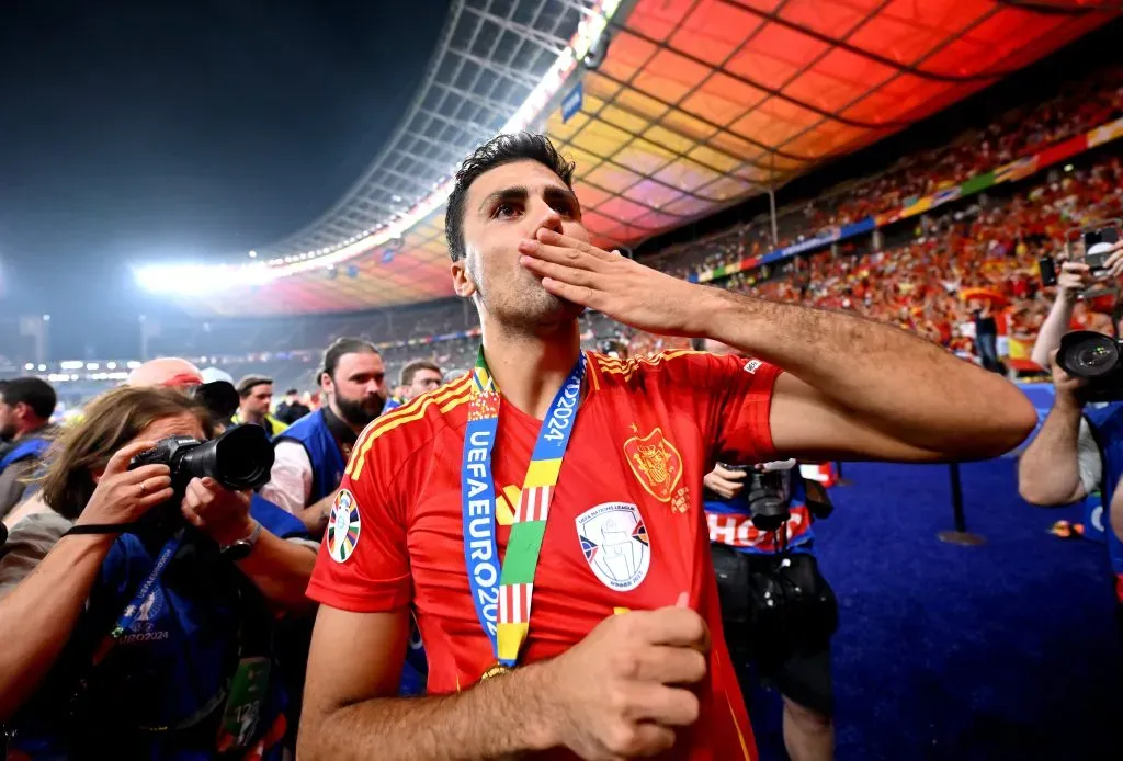 Rodri comemora a conquista da Eurocopa 2024. (Photo by Dan Mullan/Getty Images)