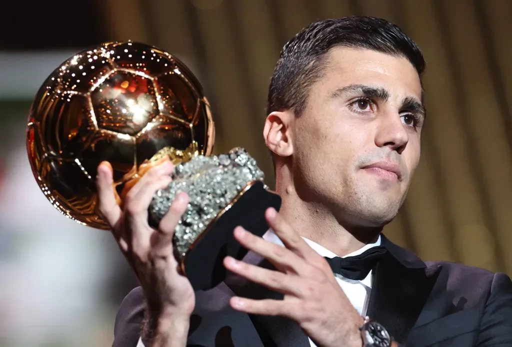 Rodri com a Bola de Ouro 2024. Foto: IMAGO / Xinhua.