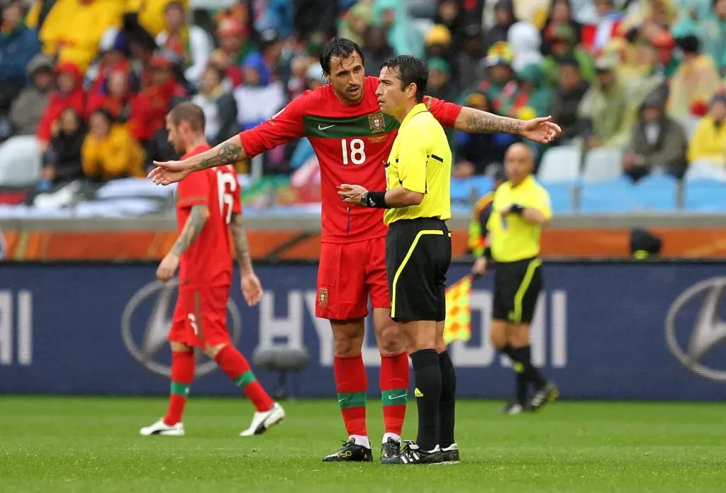 Pozo arbitrando a Portugal de Cristiano Ronaldo en el 2010