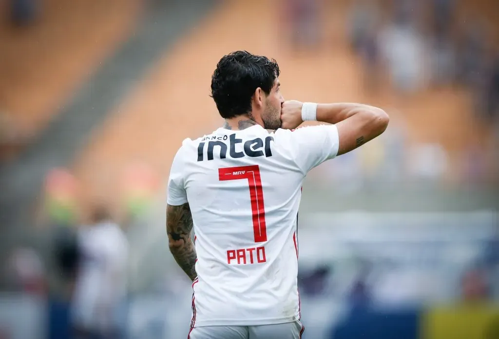 Destino de Pato pode ser o futebol turco. (Photo by Alexandre Schneider/Getty Images)