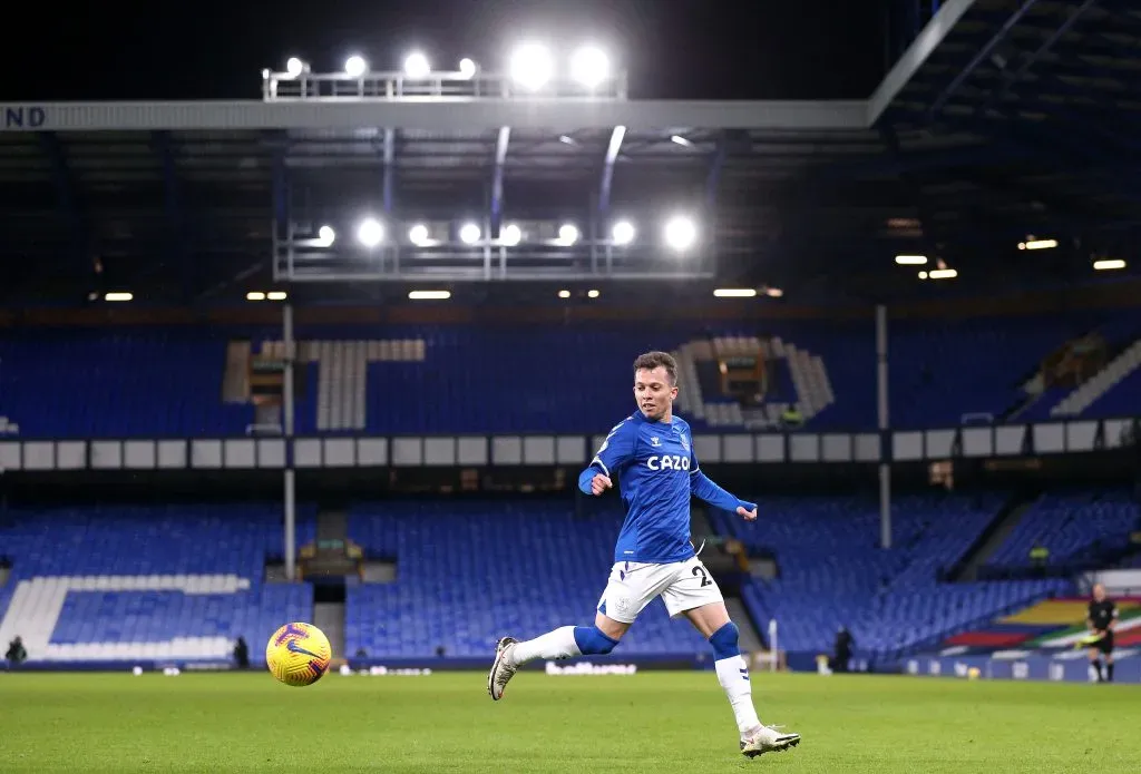 Bernard em ação pelo Everton. (Photo by Alex Pantling/Getty Images)