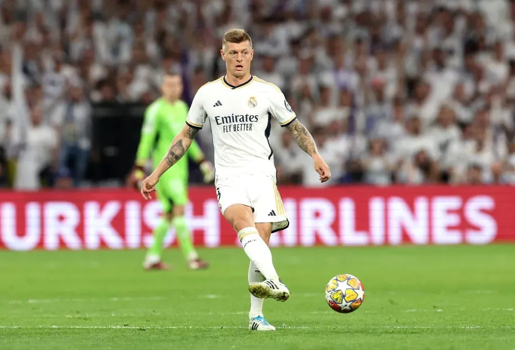 Kroos em ação pelo Real Madrid. (Photo by Alexander Hassenstein/Getty Images)