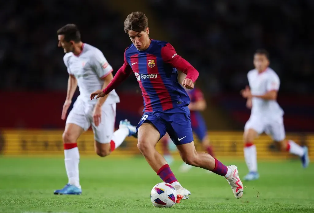 Marc Guiu em ação pelo Barcelona. (Photo by Eric Alonso/Getty Images)