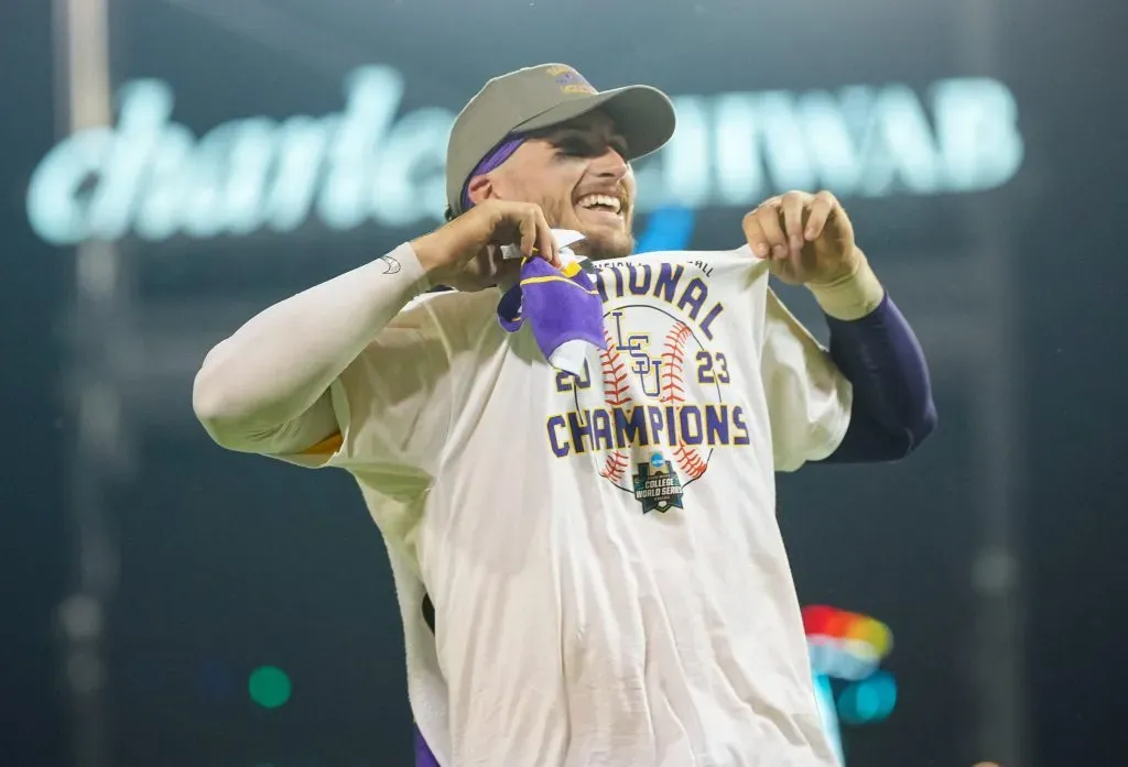 Dylan Crews durante el festejo tras el campeonato nacional de LSU en 2023 (Getty Images)