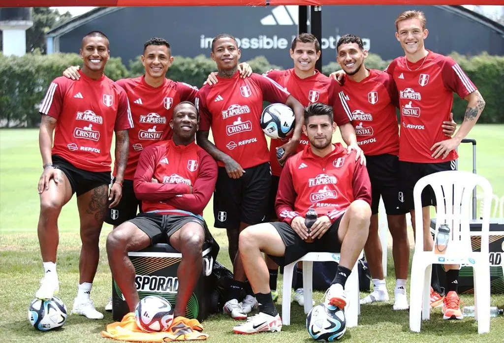 Oliver Sonne ya es uno más de los jugadores de la selección de Perú. Foto: Comunicaciones La Bicolor.