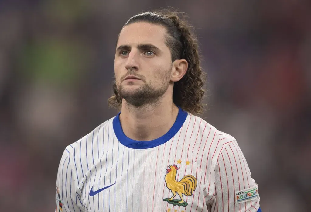 Rabiot em campo pelo Barcelona. Foto: IMAGO / Visionhaus