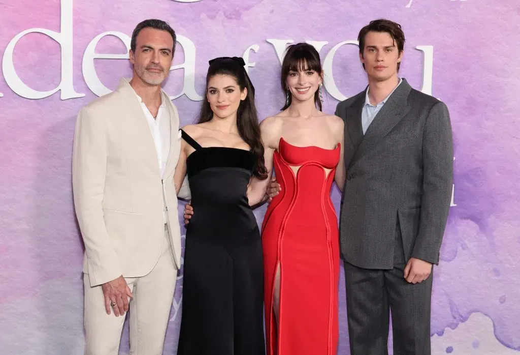 Reid Scott, Ella Rubin, Anne Hathaway y Nicholas Galitzine asisten al estreno en Nueva York de La idea de ti, de Prime Video, en el Jazz at Lincoln Center el 29 de abril de 2024 en Nueva York. Imagen: Getty Images.