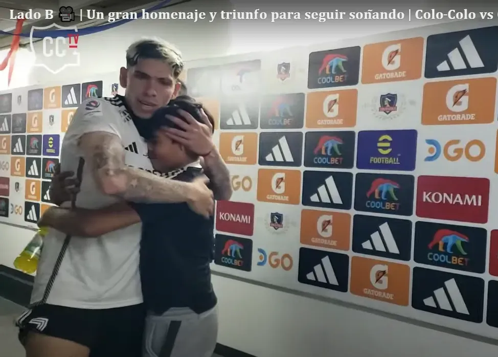 El pequeño hincha de Colo Colo disfrutó con Carlos Palacios. | Captura.