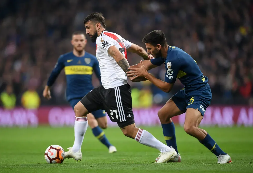 MADRID, SPAIN – DECEMBER 09:  Lucas Pratto of River Plate is challenged by Lisandro Magallan of Boca Juniors during the second leg of the final match of Copa CONMEBOL Libertadores 2018 between Boca Juniors and River Plate at Estadio Santiago Bernabeu on December 9, 2018 in Madrid, Spain. Due to the violent episodes of November 24th at River Plate stadium, CONMEBOL rescheduled the game and moved it out of Americas for the first time in history.  (Photo by Laurence Griffiths/Getty Images)