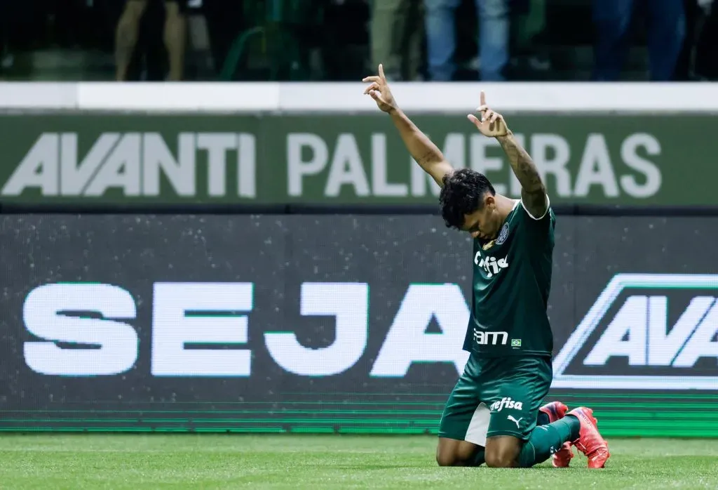Gabriel Veron celebrando gol pelo Palmeiras. (Photo by Alexandre Schneider/Getty Images)