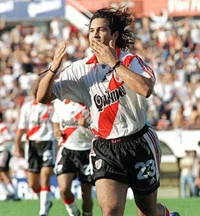 Castillo, con la 23 de River. (Foto: Gentileza Cristian Castillo).