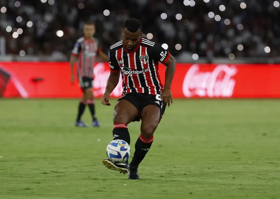 Luan em ação pelo São Paulo — Foto: Rubens Chiri/Saopaulofc.net