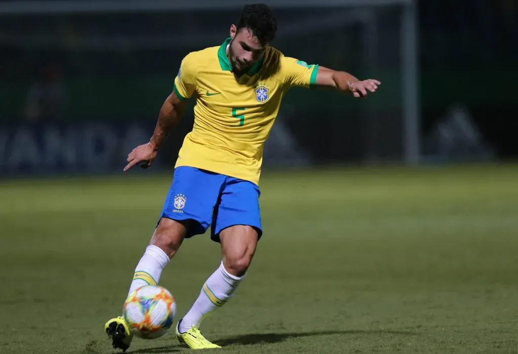 Daniel Cabral pela Seleção Brasileira sub 17 – Foto: Heber Gomes/AGIF