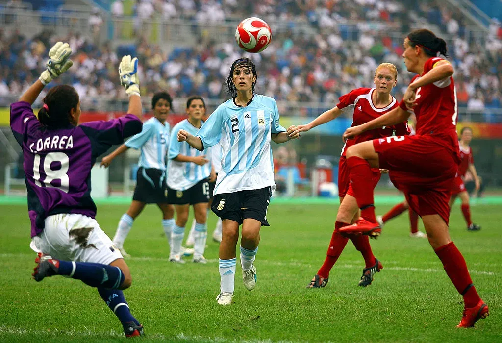 En Beijing 2008 se enfrentó a Sinclair: hoy son dos de las jugadoras más veteranas del Mundial. (Getty Images)