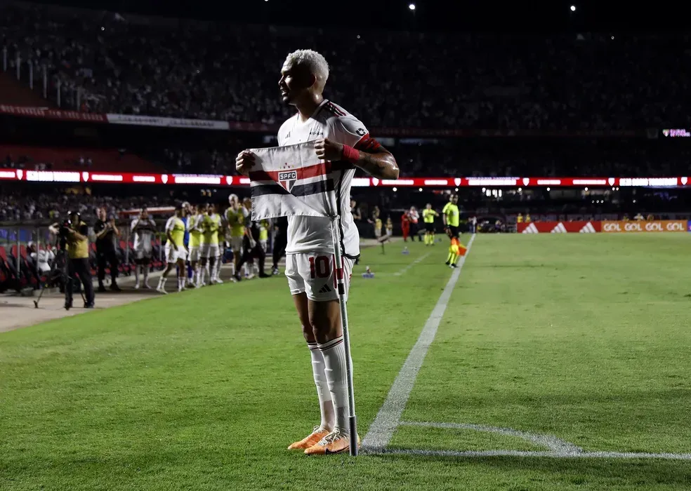 Luciano em ação pelo São Paulo – Foto: Rubens Chiri e Paulo Pinto/Saopaulofc.net