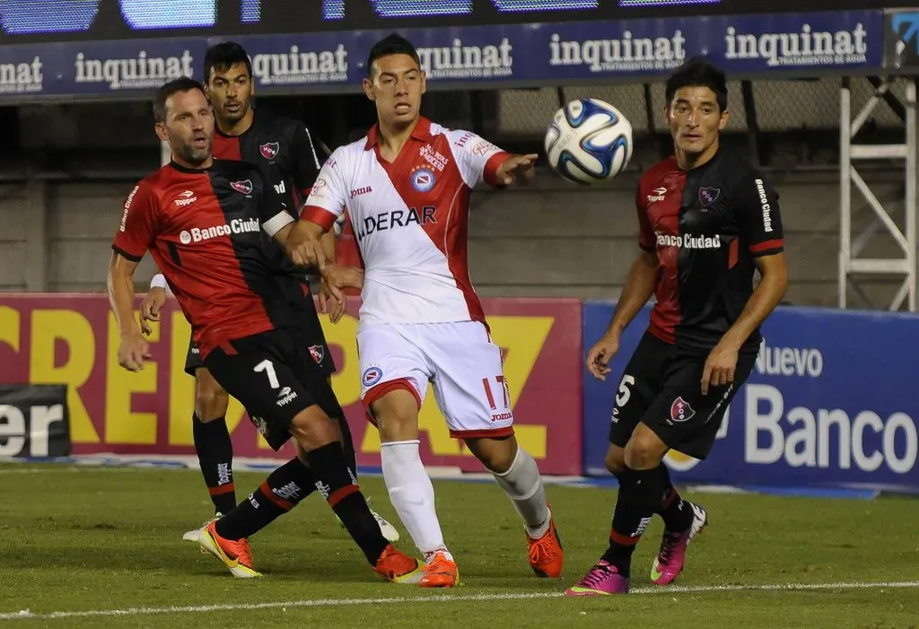 Lucas Cano jugando la Liga Argentina. (Foto: IMAGO).