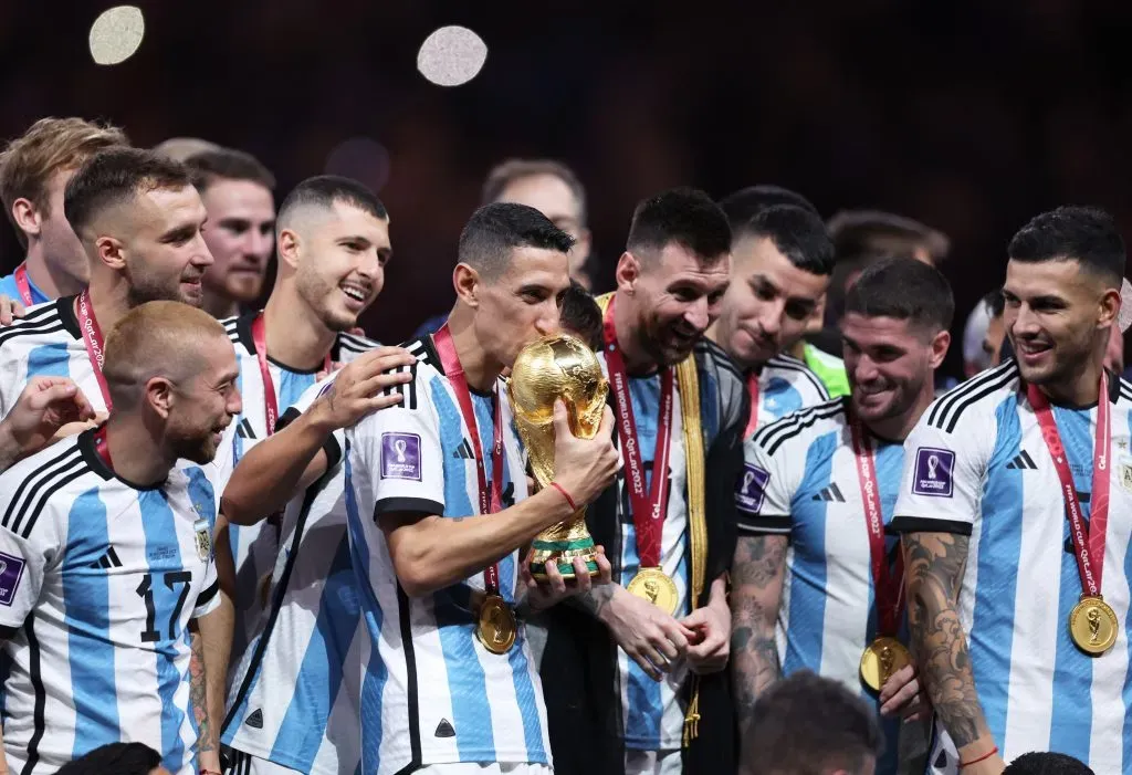 Ángel Di María es el primer jugador campeón del mundo en Qatar 2022 en ponerle fecha de retiro a su paso por la selección argentina. | Foto: Getty Images.