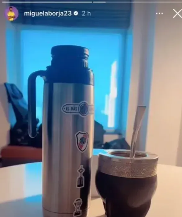 El termo de River de Miguel Borja. (Foto: Instagram)