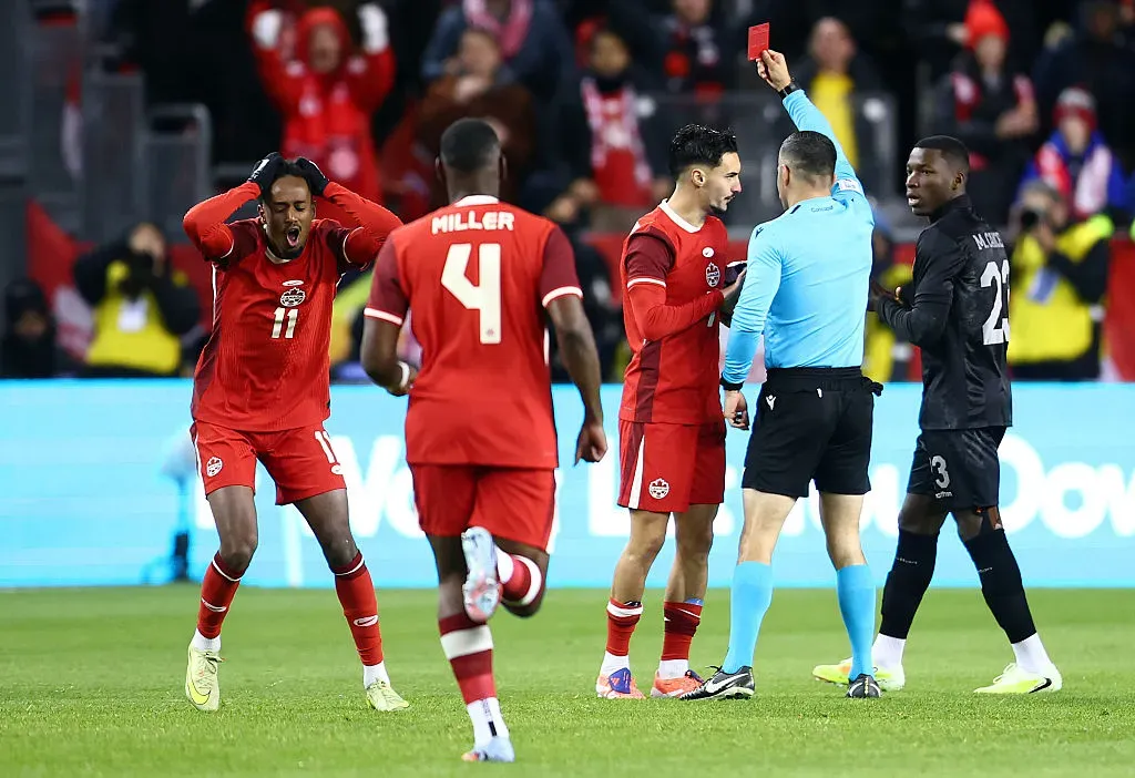 Ecuador jugó con un futbolista más desde el minuto 5. Foto: Getty