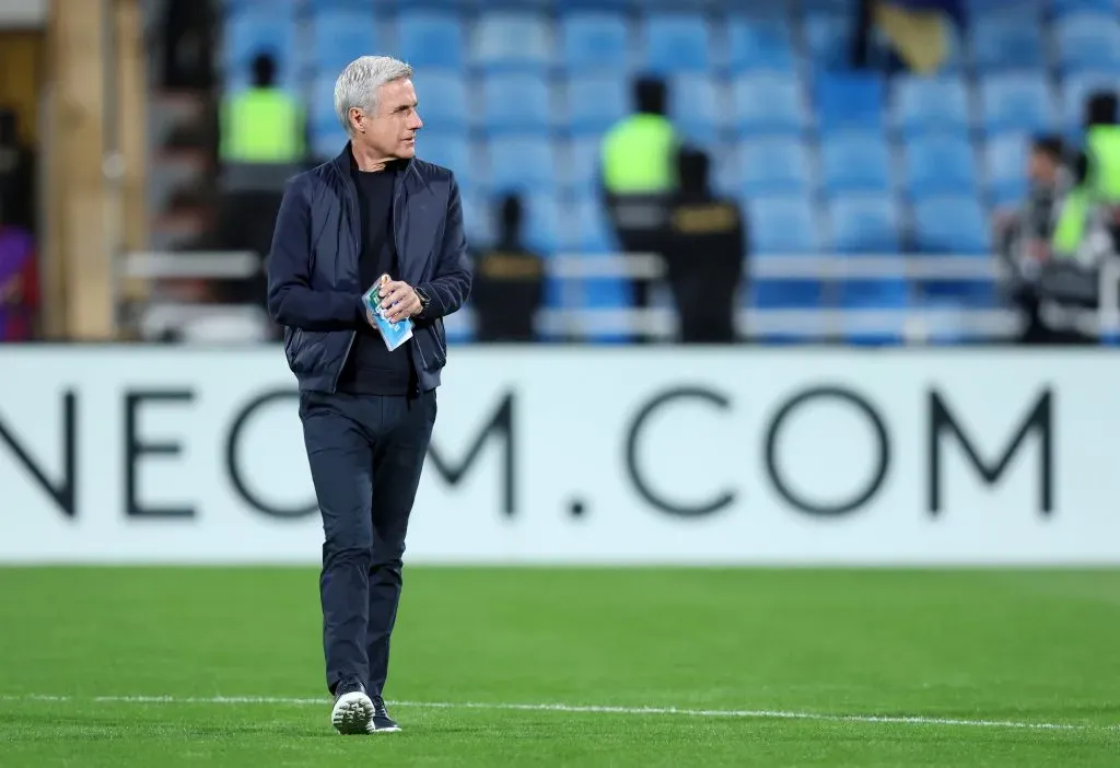 Luis Castro ainda é prioridade do Timão.(Photo by Yasser Bakhsh/Getty Images)