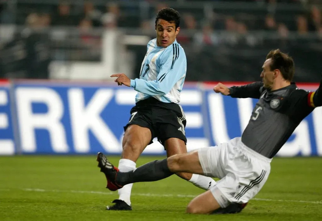 López en un amistoso previo al Mundial 2002 ante Alemania. Fue victoria de la Albiceleste por 1 a 0. (Foto: IMAGO).