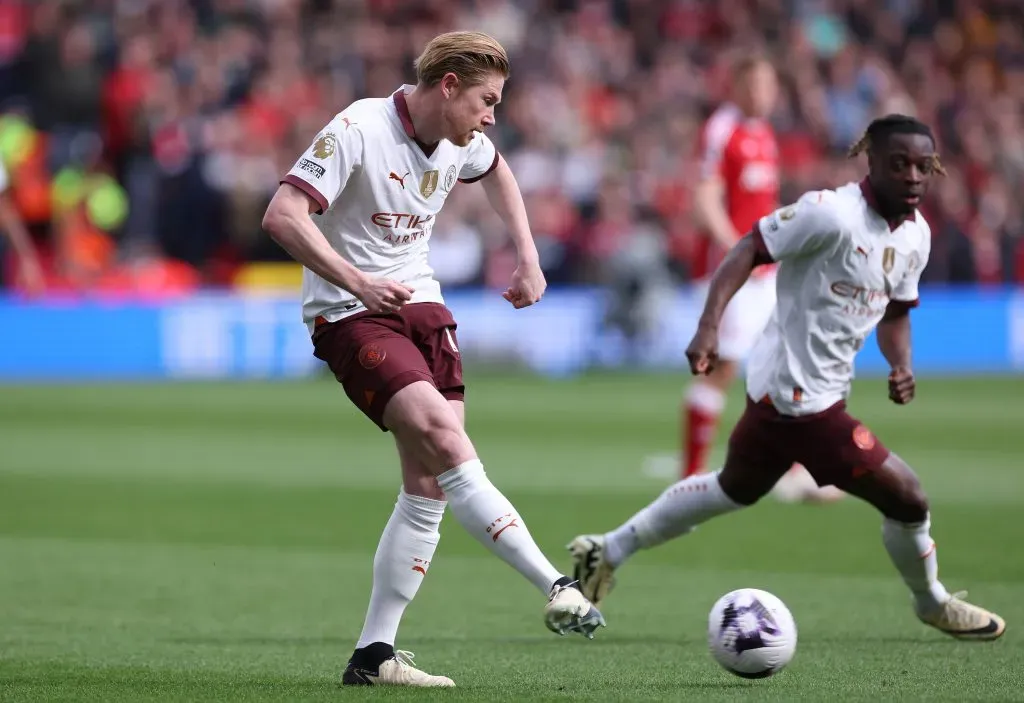 De Bruyne recebe oferta para deixar o Manchester City. (Photo by Alex Livesey/Getty Images)