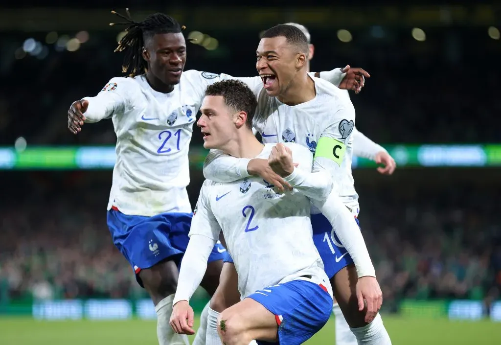 Eduardo Camavinga junto a Kylian Mbappé en la Selección de Francia. Getty Images.