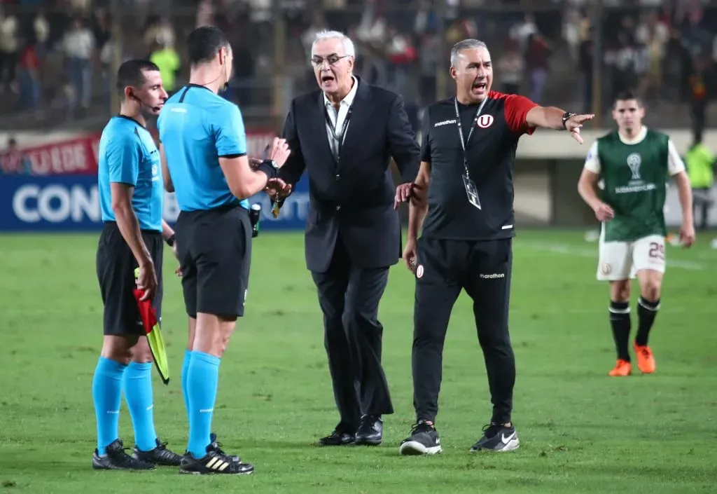 Jorge Fossati en un partido de Copa Sudamericana 2023. (Foto: Getty).