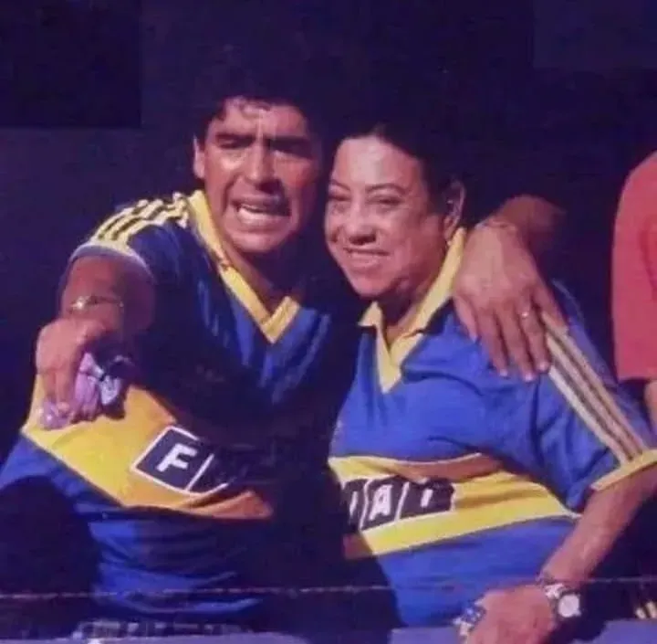 La Raulito junto a Maradona.