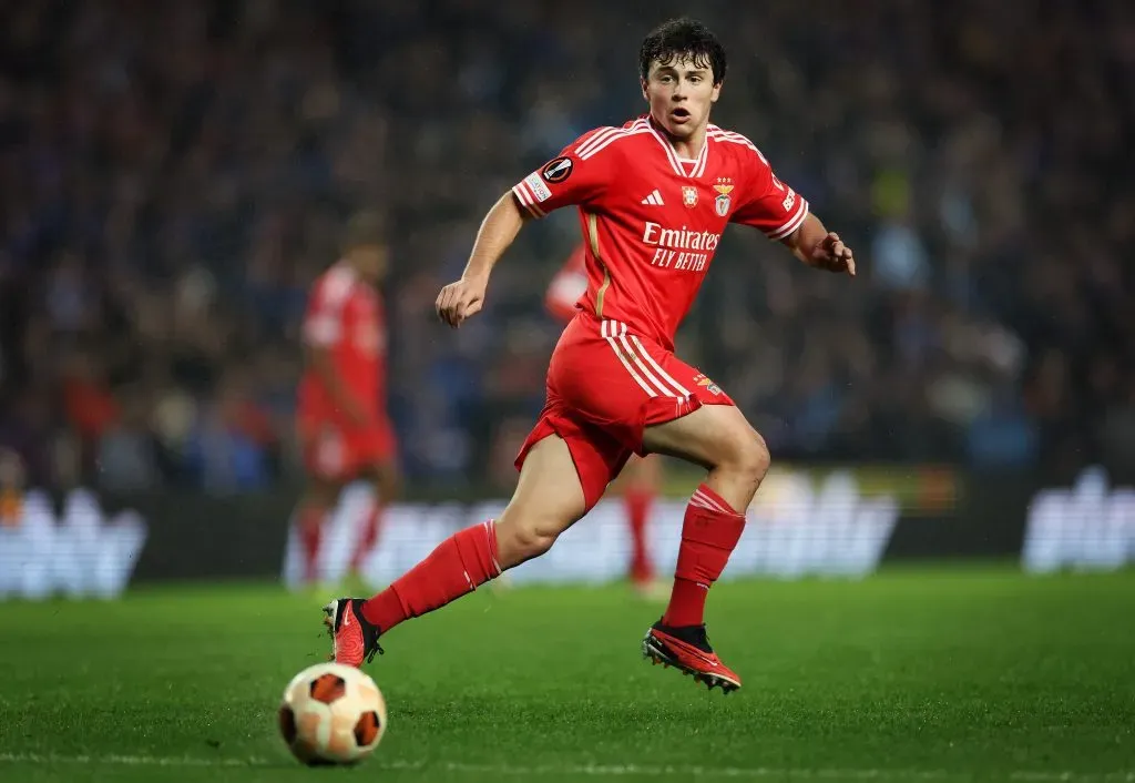 João Neves em ação pelo Benfica. (Photo by Ian MacNicol/Getty Images)