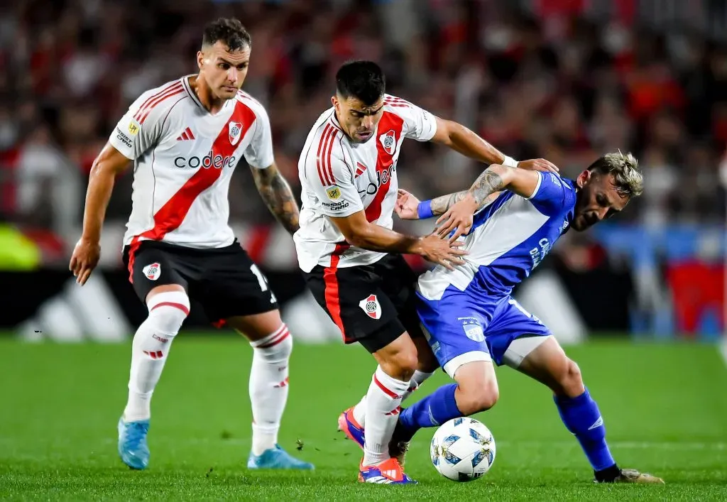 Acuña fue todoterreno en el Monumental.