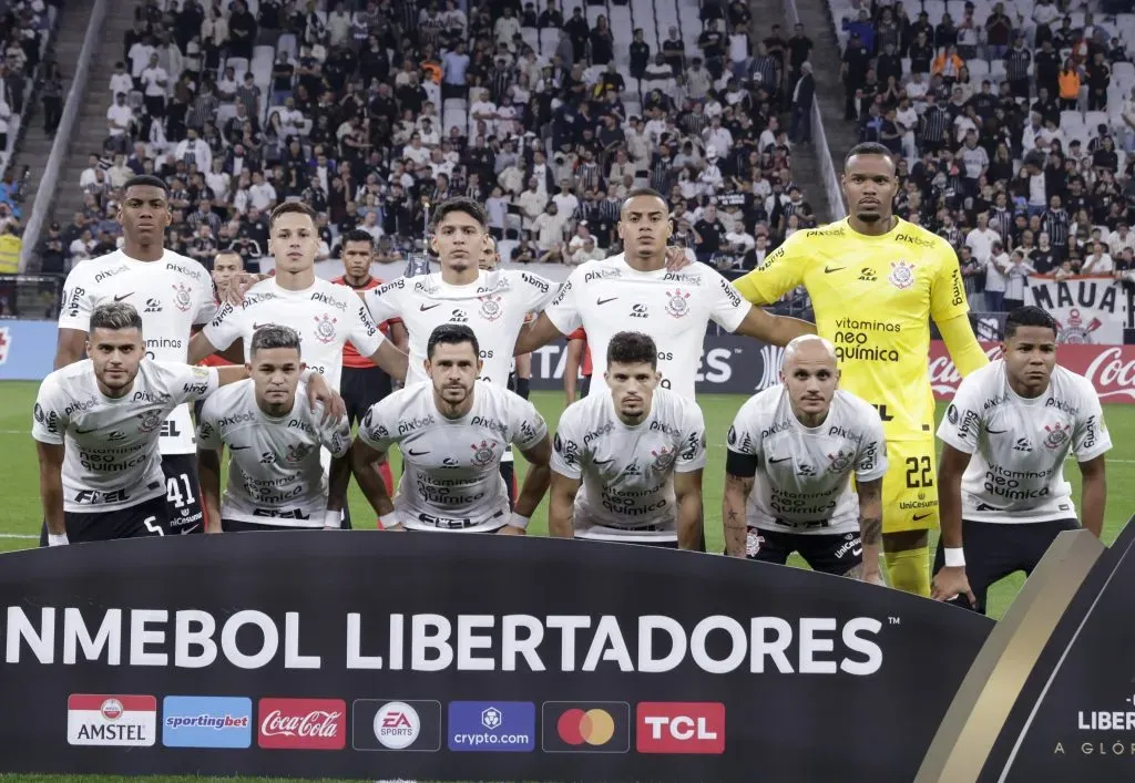 SAO PAULO, BRAZIL – JUNE 28: Players of Corinthians pose for a team photo prior to a match between Corinthians and Liverpool as part of Copa CONMEBOL Libertadores 2023 at Arena Corinthians on June 28, 2023 in Sao Paulo, Brazil. (Photo by Alexandre Schneider/Getty Images)