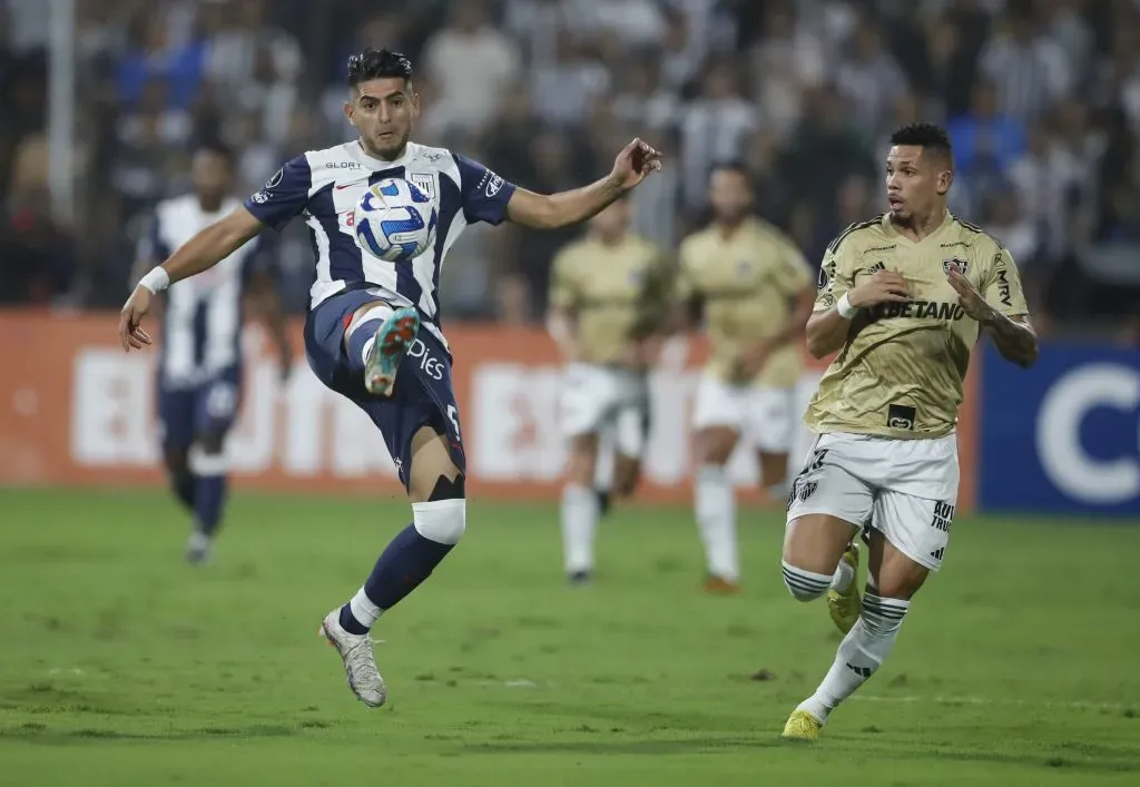 En la temporada 2023, Carlos Zambrano jugó la Copa Libertadores con Alianza Lima. (Foto: GettyImages)