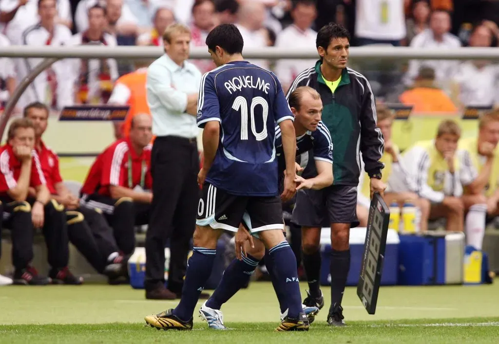 El cambio de Riquelme por Cambiasso en el Mundial 2006 (Imago)