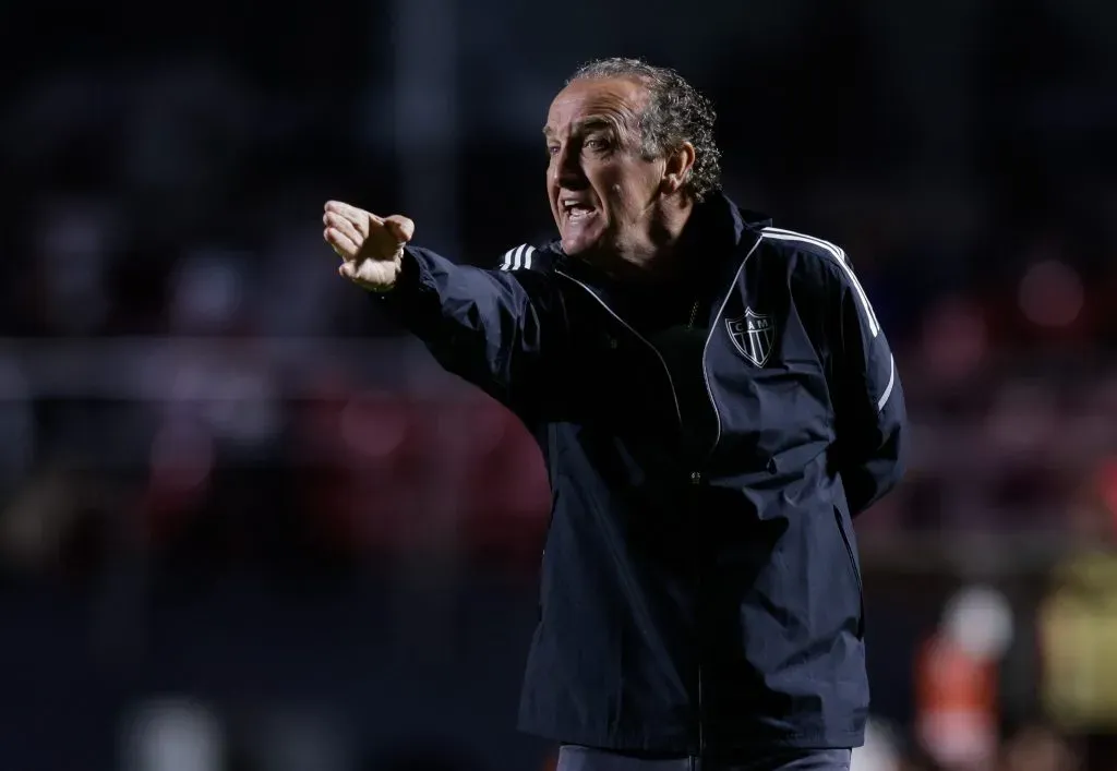 Cuca durante partida contra o São Paulo no Morumbi. (Photo by Alexandre Schneider/Getty Images)