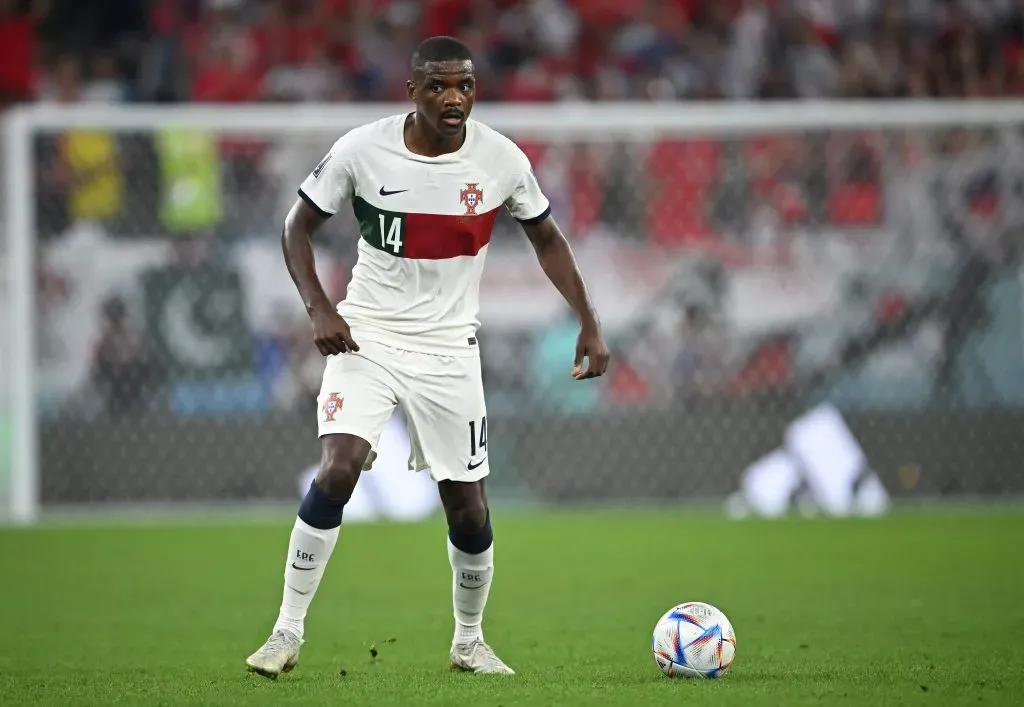 William Carvalho em campo por Portugal (Photo by Stuart Franklin/Getty Images)