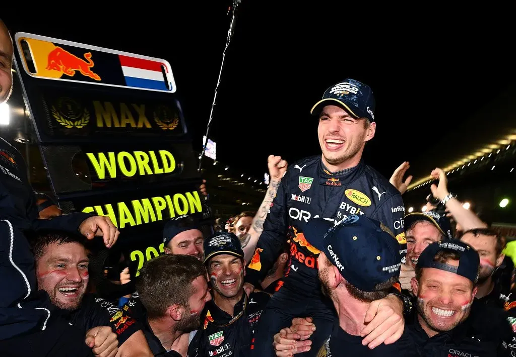 Max Verstappen festejando el Campeonato de la Fórmula 1 2022 (IMAGO)