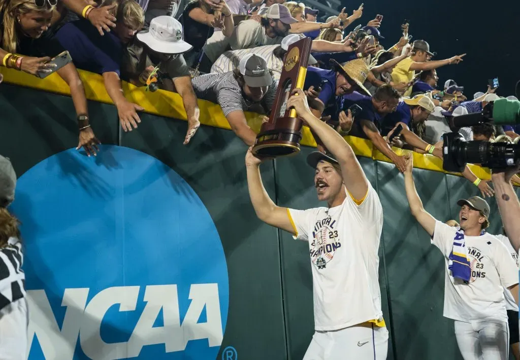 Paul Skenes festejando el campeonato nacional de la NCAA con la Universidad Estatal de Luisiana (LSU) el 25 de junio del 2023 | Omaha Nebraska (Getty Images)