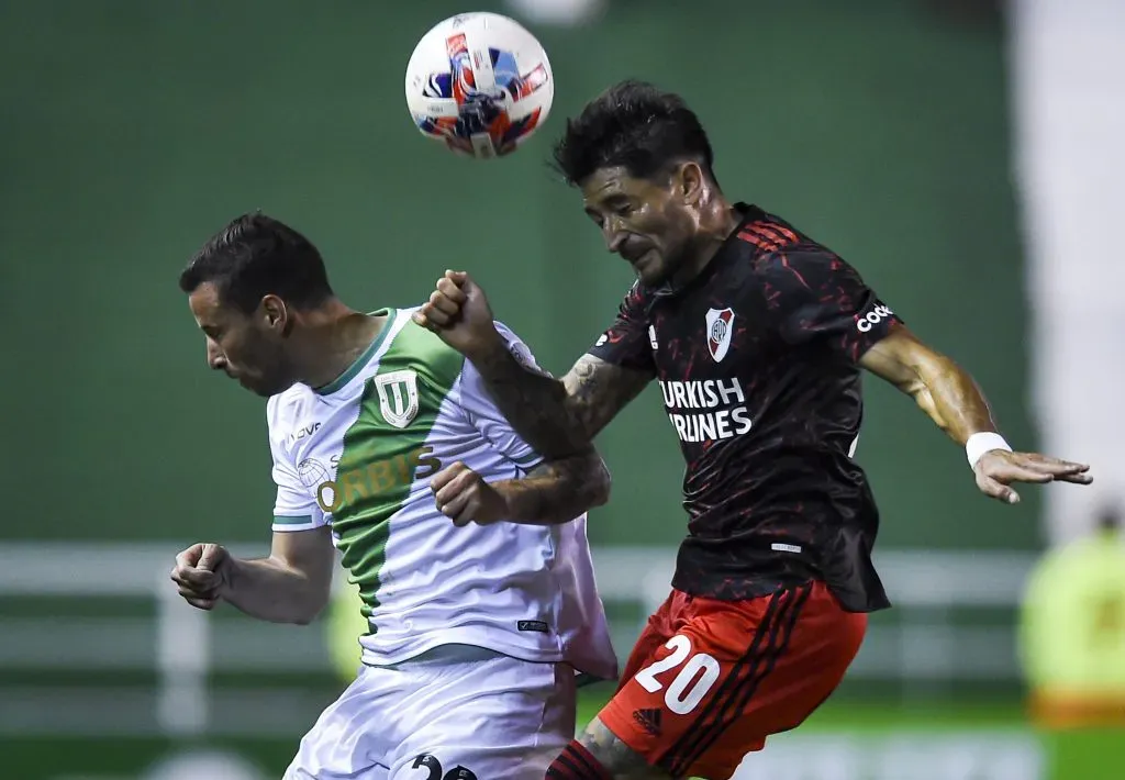 Luciano Pons en un partido ante River Plate. Después de Banfield el argentino jugó para Deportivo Independiente Medellín en Colombia. (Marcelo Endelli/Getty Images).