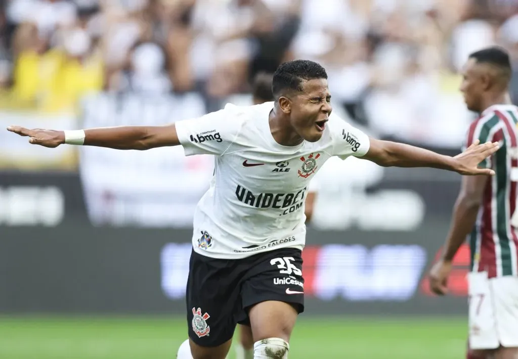 Wesley celebrando gol pelo Corinthians.  (Photo by Alexandre Schneider/Getty Images)