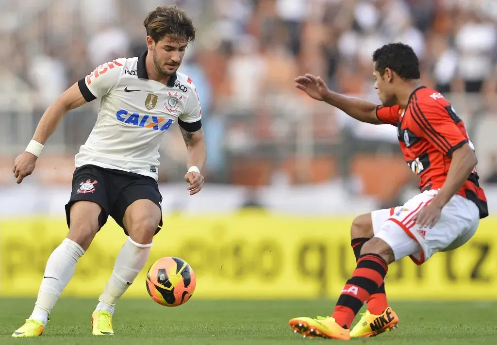 Pato em ação pelo Corinthians em 2013 – Foto: Mauro Horita/AGIF