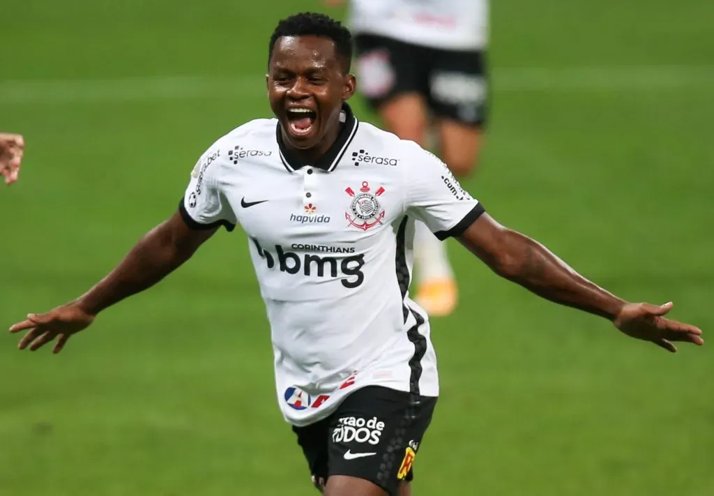 Cazares com a camisa do Corinthians. (Foto: Alexandre Schneider/Getty Images)