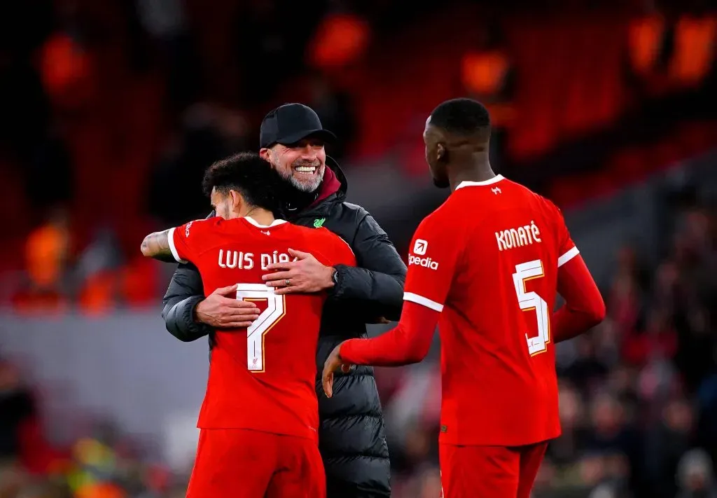 Luis Díaz y Jürgen Klopp celebran una victoria del Liverpool. / IMAGO.