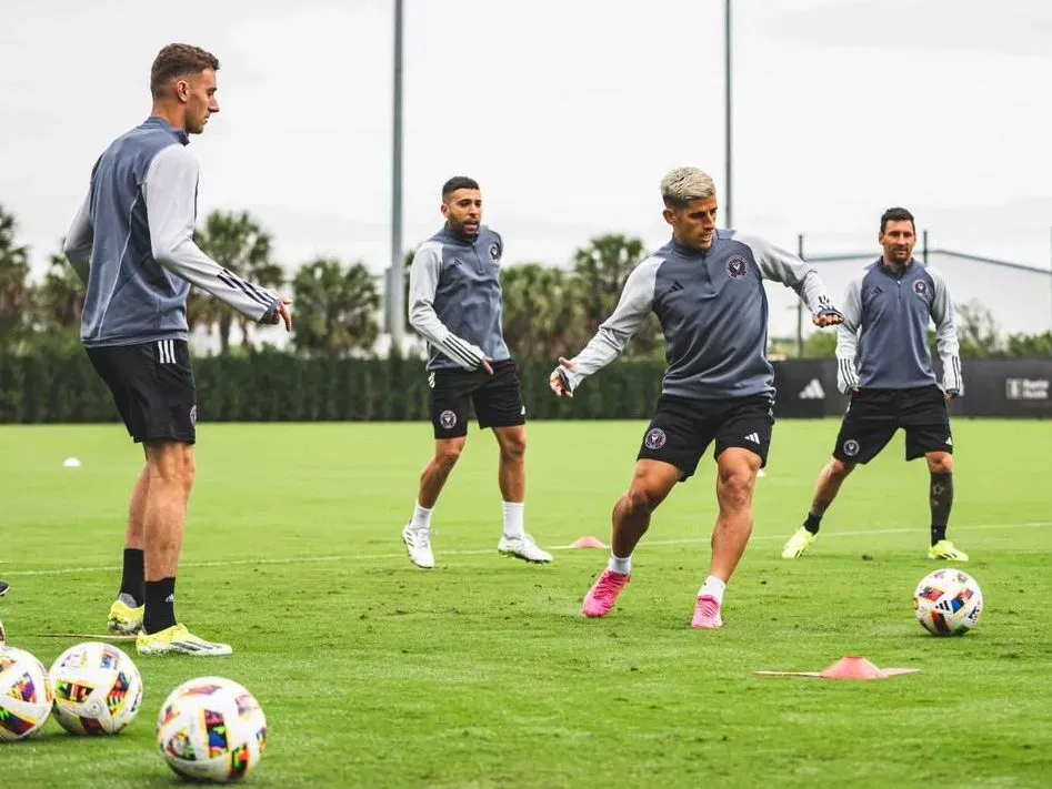 Stefanelli, en pleno entrenamiento del Inter Miami, con Messi: “Lo miraba a él y me olvidaba de la pelota”. (Foto: Twitter @Stefanelli21)