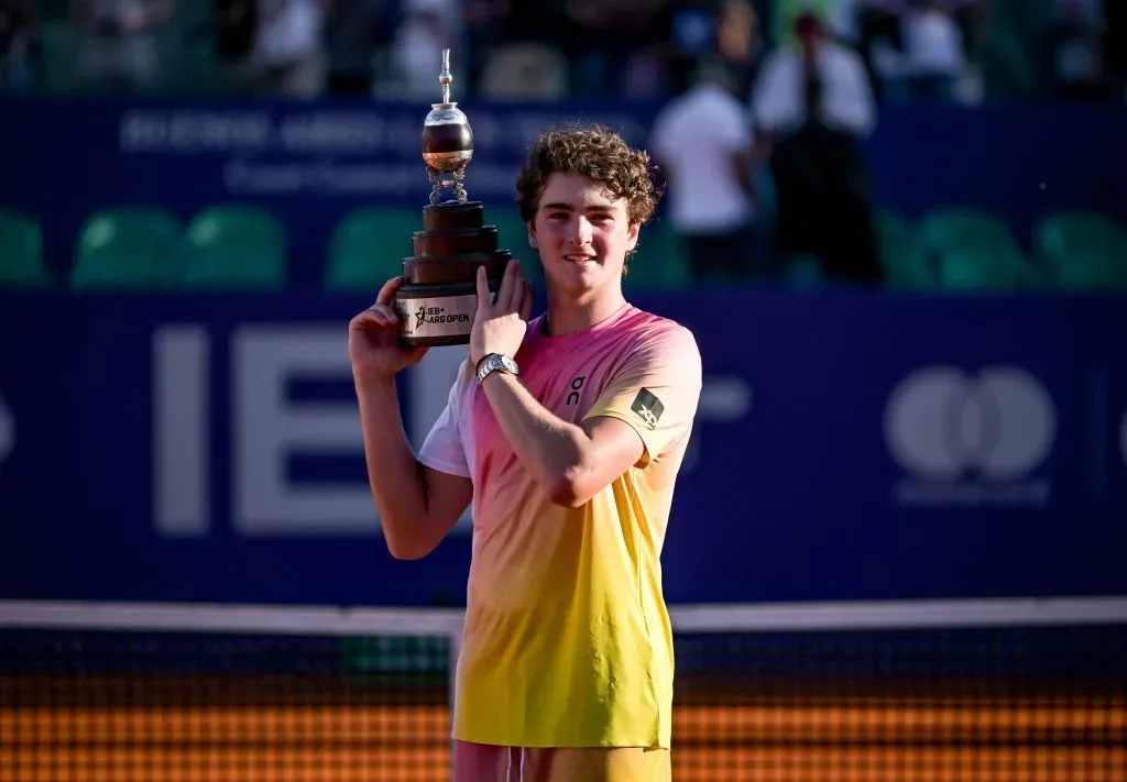 Joao Fonseca consiguió su primer título profesional este 2025 al ganar el Argentina Open de Buenos Aires. (Foto: Marcelo Endelli/Getty Images)