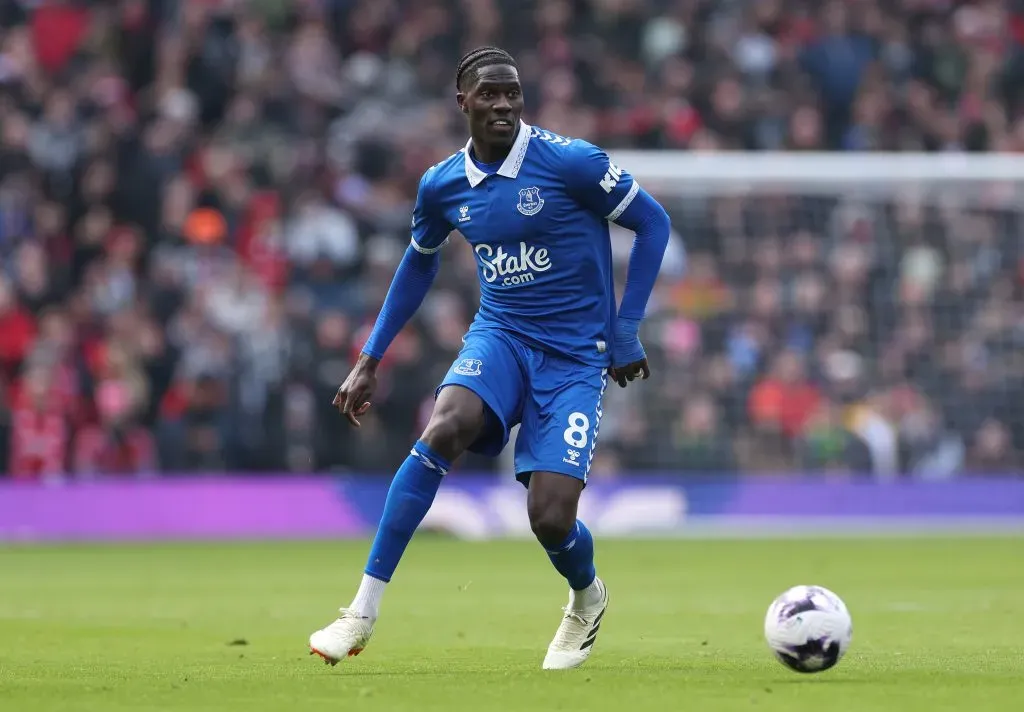 Onana é alvo do Barcelona. (Photo by Alex Livesey/Getty Images)