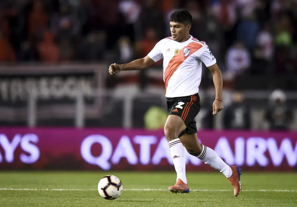 Robert Rojas pelo River Plate. (Photo by Marcelo Endelli/Getty Images)